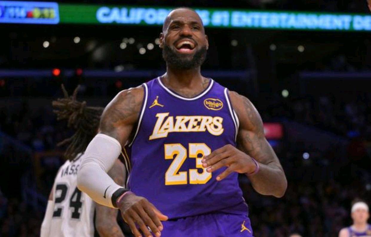 关于湖人险胜爵士，詹姆斯压哨绝杀的信息