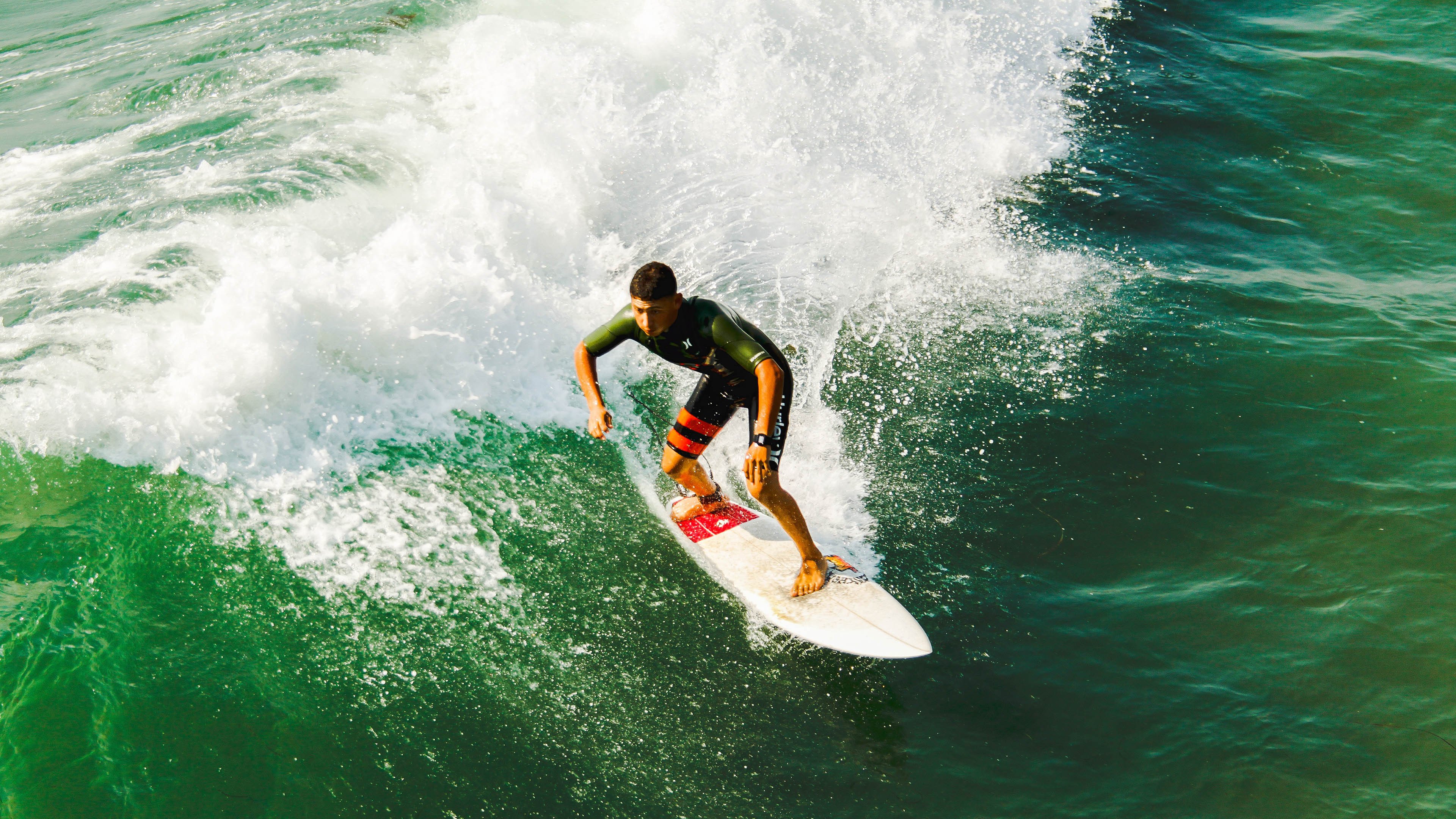 开云体育直播-哈登生涯之夜与勇士压哨绝杀，当个人传奇与团队奇迹同夜绽放