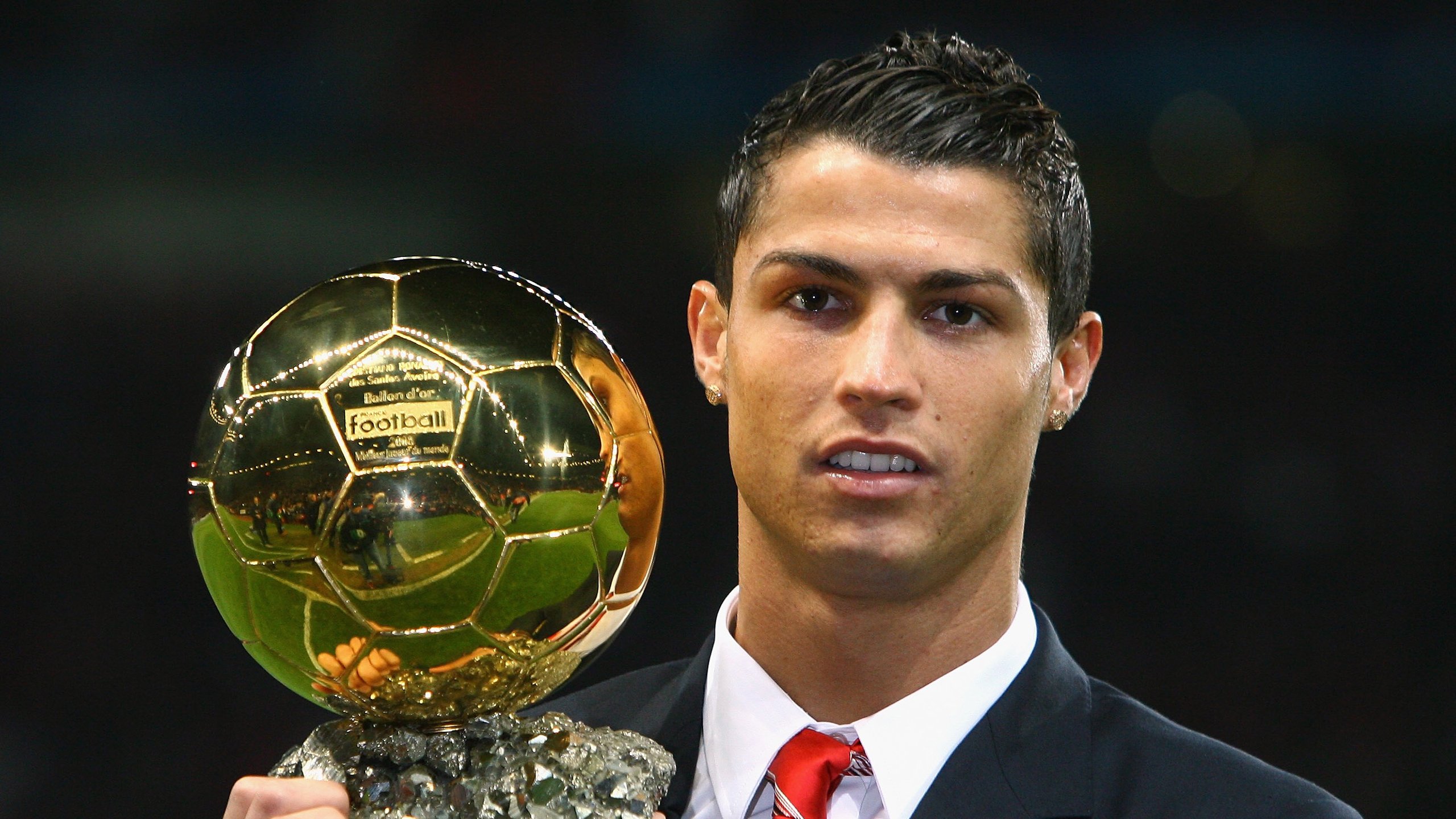 赛道与绿茵的交响，当F1新赛季揭幕战之夜遇见拉亚的关键战