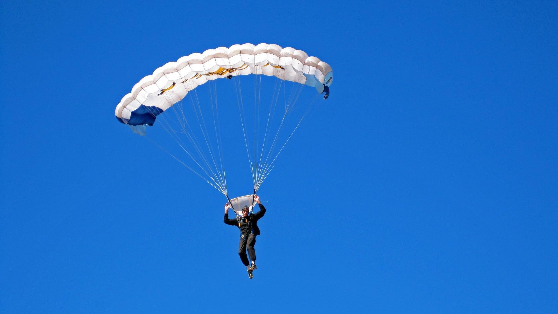 开云体育平台APP-硬仗方显英雄色，保罗末节导演逆转，雄鹿力克灰熊显冠军底蕴