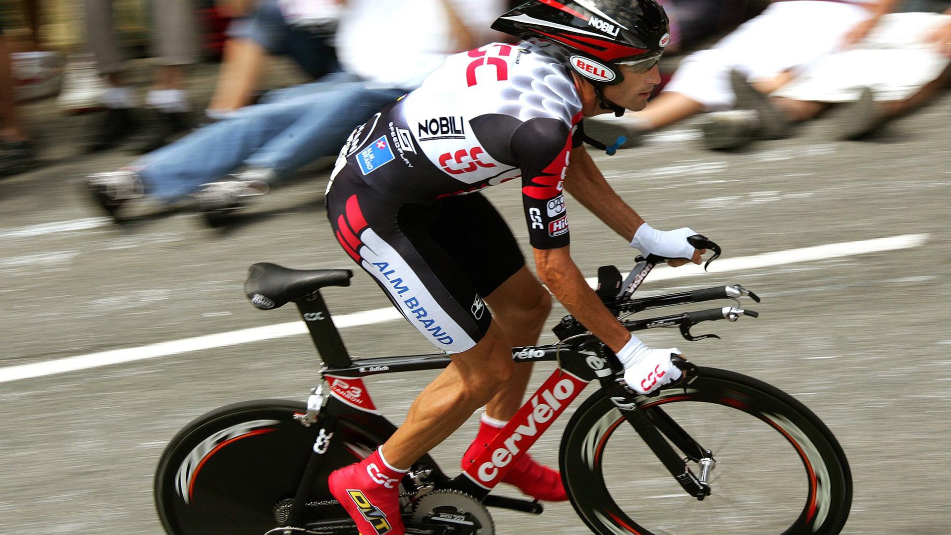 开云体育-奥斯梅恩闪耀圣西罗，AC米兰横扫智利豪门，新援用实力书写红黑新章