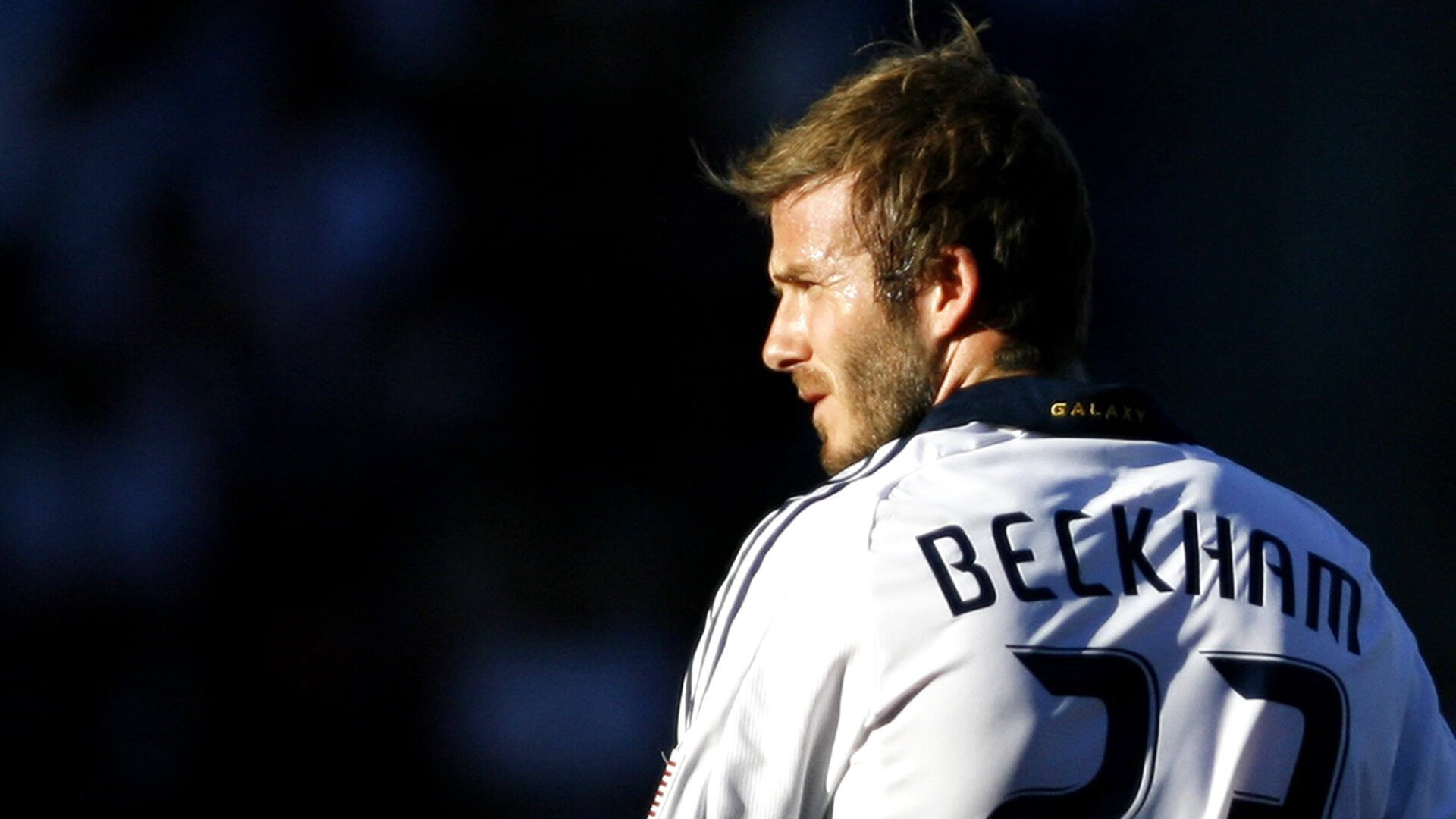 当红色浪潮席卷老特拉福德，苏亚雷斯的天才一夜如何改写了中国足球的想象